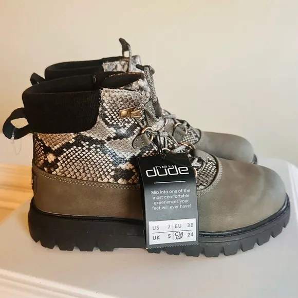 Hey Dude Tonya Eco Shield Womens Boots Shoes Booties Sz‎ 7 Camo Snake NWT
