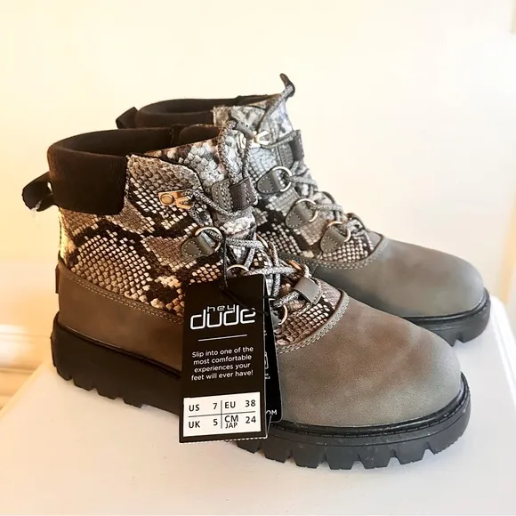 Hey Dude Tonya Eco Shield Womens Boots Shoes Booties Sz‎ 7 Camo Snake NWT