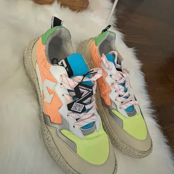 ID. EIGHT Sneakers never worn US 11.5, EU 45.