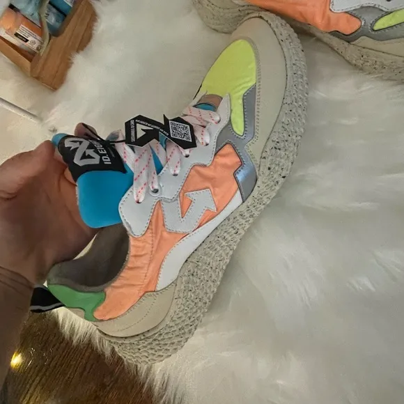 ID. EIGHT Sneakers never worn US 11.5, EU 45.
