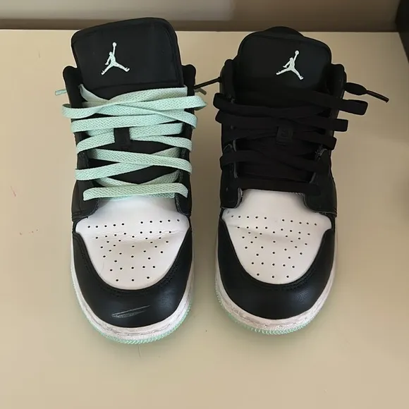Jordan 1 Lows 6.5 Y … Big Kids size