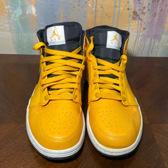 Jordan 1 Mid University Gold Black Basketball Shoes 554724-700 Mens size 10