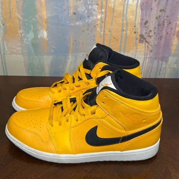Jordan 1 Mid University Gold Black Basketball Shoes 554724-700 Mens size 10