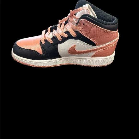 Jordan 1 Mid White Light Madder Root Size 6.5 (GS)/Women’s 8