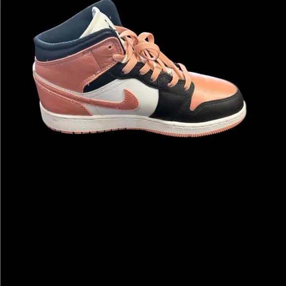 Jordan 1 Mid White Light Madder Root Size 6.5 (GS)/Women’s 8
