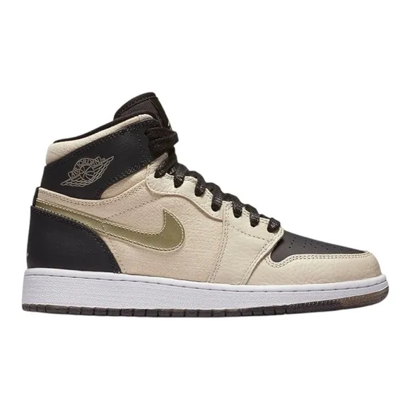 Jordan 1 Retro Nike Women’s Black and Cream Sneakers, Size: 6Y or Women’s 7.5✔️