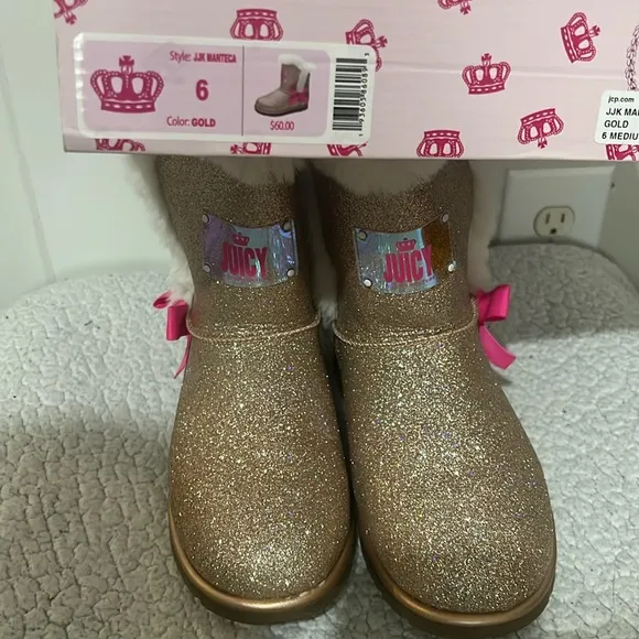 Juicy JJK Manteca Gold Boots with Faux fur Size 6 Youth
