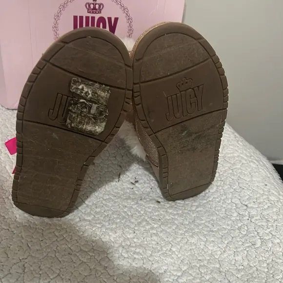 Juicy JJK Manteca Gold Boots with Faux fur Size 6 Youth