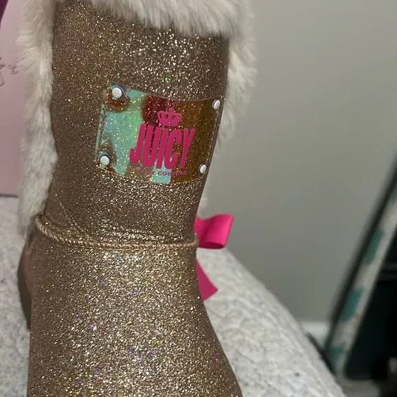Juicy JJK Manteca Gold Boots with Faux fur Size 6 Youth