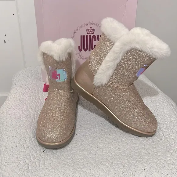 Juicy JJK Manteca Gold Boots with Faux fur Size 6 Youth
