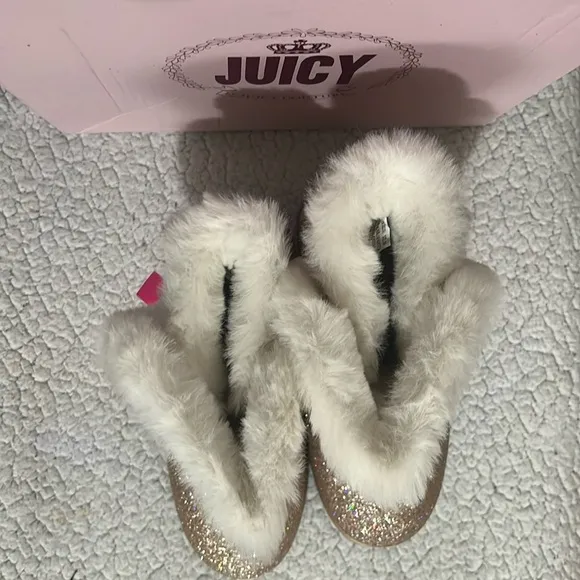 Juicy JJK Manteca Gold Boots with Faux fur Size 6 Youth