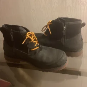 K BRADLEY BLACK UGGS. YOUTH BIG KIDS BLACK HIKING BOOTS SZ 6. $45.