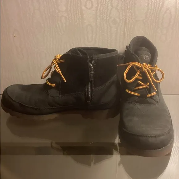 K BRADLEY BLACK UGGS. YOUTH BIG KIDS BLACK HIKING BOOTS SZ 6. $45.