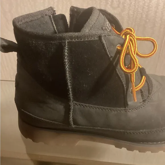 K BRADLEY BLACK UGGS. YOUTH BIG KIDS BLACK HIKING BOOTS SZ 6. $45.