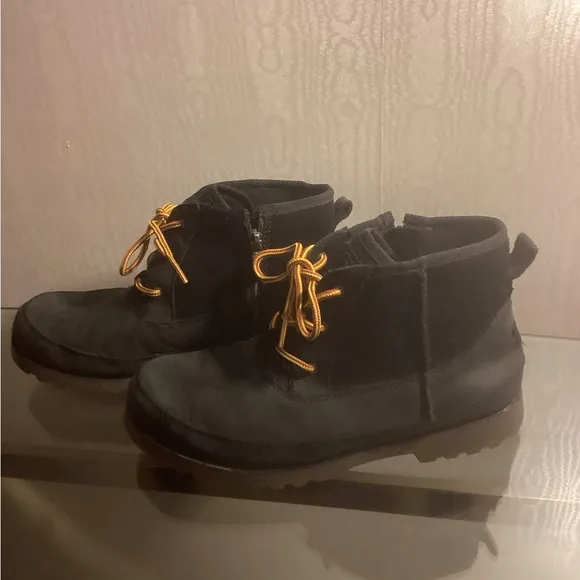 K BRADLEY BLACK UGGS. YOUTH BIG KIDS BLACK HIKING BOOTS SZ 6. $45.