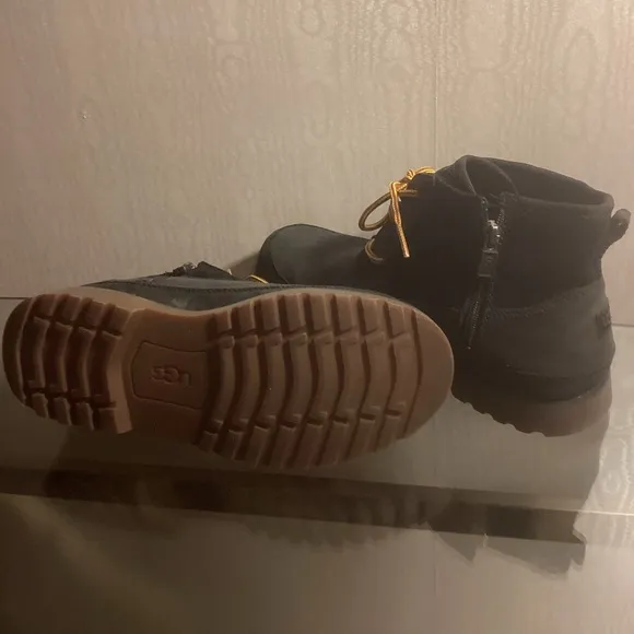 K BRADLEY BLACK UGGS. YOUTH BIG KIDS BLACK HIKING BOOTS SZ 6. $45.
