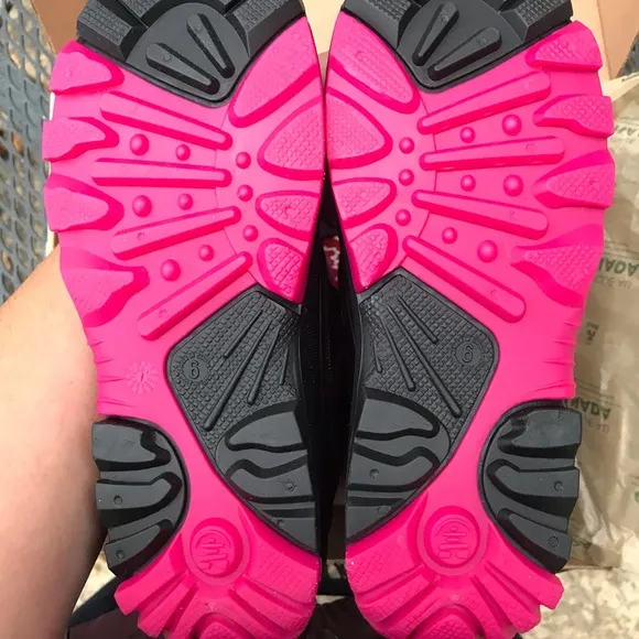 Kamik Glacial 3 Boots, NWT, Charcoal &amp; Pink, size 6 US / 38 EU, never worn!