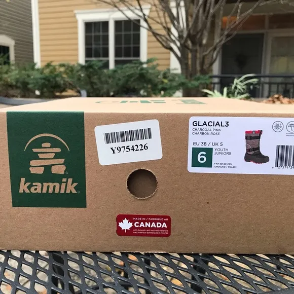 Kamik Glacial 3 Boots, NWT, Charcoal &amp; Pink, size 6 US / 38 EU, never worn!