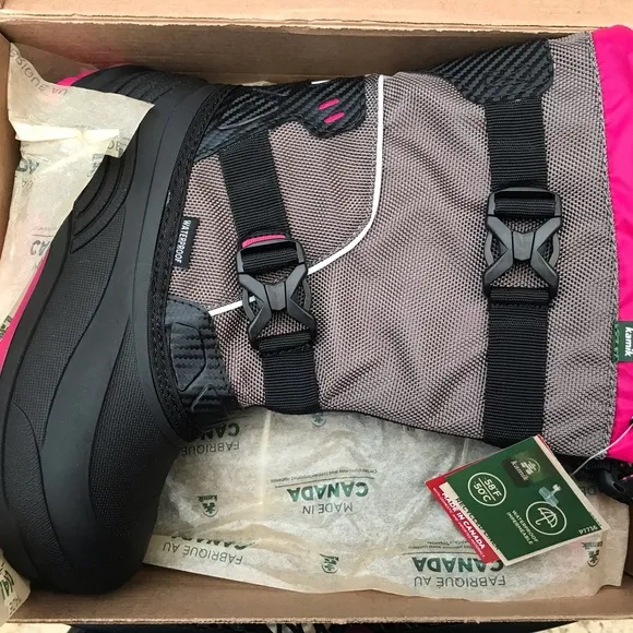 Kamik Glacial 3 Boots, NWT, Charcoal &amp; Pink, size 6 US / 38 EU, never worn!