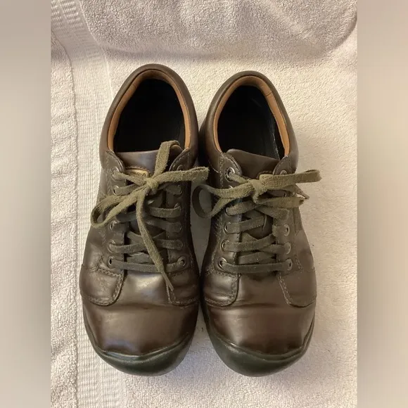 Keen Austin Leather Casual Walking Shoe Brown 9.5