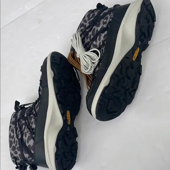 KEEN Women's Uneek SNK 2 Waterproof Chukka Gray and Black Rain Snow Boots 7