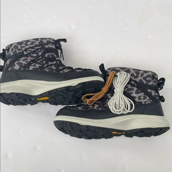 KEEN Women's Uneek SNK 2 Waterproof Chukka Gray and Black Rain Snow Boots 7