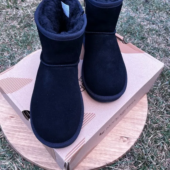 Koolaburra by UGG Youth SZ 5 K Koola Mini Black Suede Boots