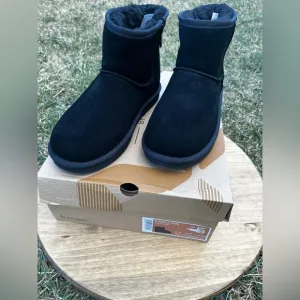 Koolaburra by UGG Youth SZ 5 K Koola Mini Black Suede Boots