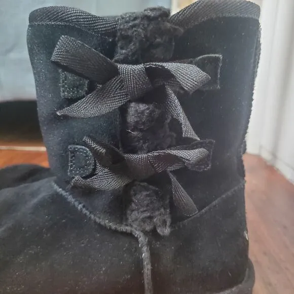 Koolaburra UGG K Victoria Bow Short Girls Boots Black Suede 1019372 Girls Size 4