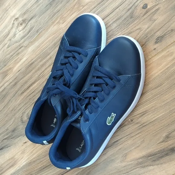 Lacoste Men's Blue Carnaby Leather shoes. Men's size 8.5 blue leather shoes.