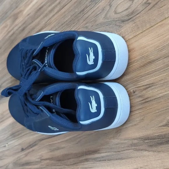 Lacoste Men's Blue Carnaby Leather shoes. Men's size 8.5 blue leather shoes.