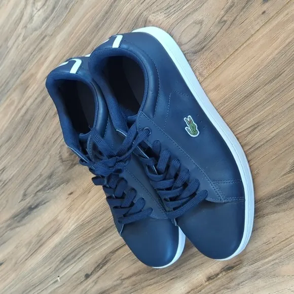 Lacoste Men's Blue Carnaby Leather shoes. Men's size 8.5 blue leather shoes.