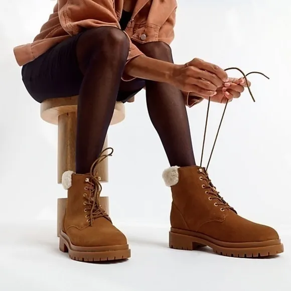 Lauren Ralph Lauren Carlee Lace-up Suede Ankle Boots in Cognac size 6.5 NWOB
