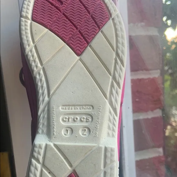 Leather Crocs Girl’s Pink Casual Boat Dock Shoes. Size J2