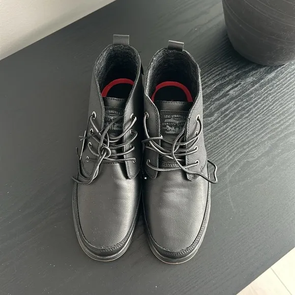 Levi’s Black ankle lace up shoes