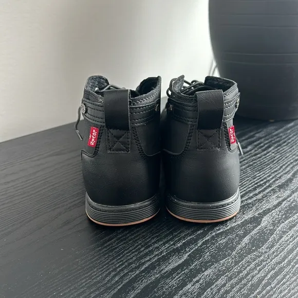 Levi’s Black ankle lace up shoes