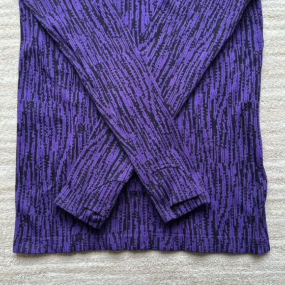 Like New: ATHLETA Flurry Peak Long Sleeve Top Turtleneck Base Layer Purple Small