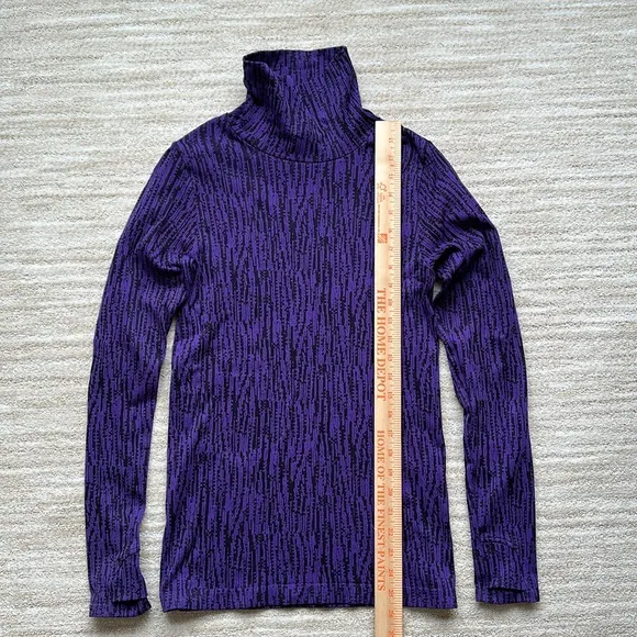 Like New: ATHLETA Flurry Peak Long Sleeve Top Turtleneck Base Layer Purple Small