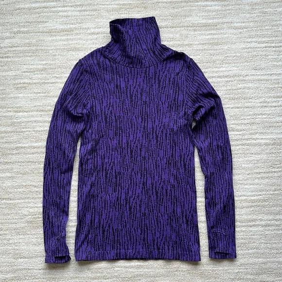 Like New: ATHLETA Flurry Peak Long Sleeve Top Turtleneck Base Layer Purple Small
