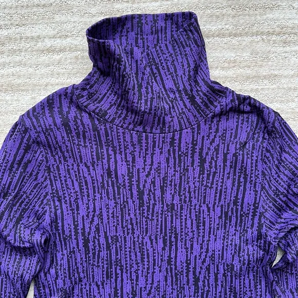 Like New: ATHLETA Flurry Peak Long Sleeve Top Turtleneck Base Layer Purple Small
