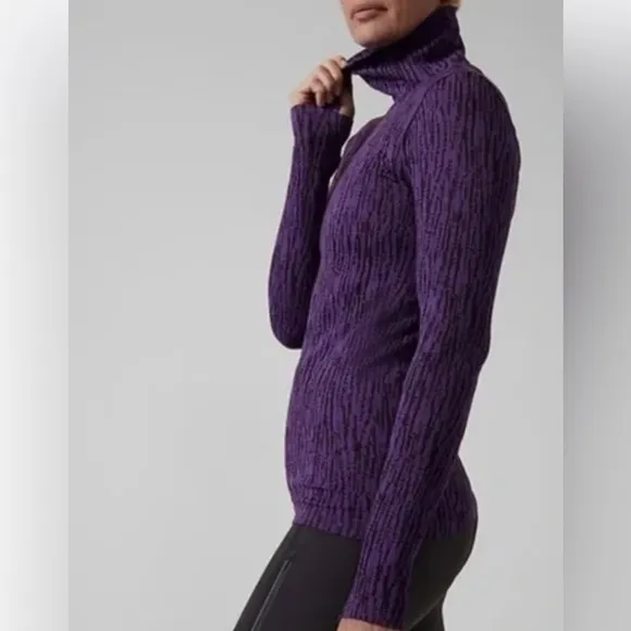 Like New: ATHLETA Flurry Peak Long Sleeve Top Turtleneck Base Layer Purple Small