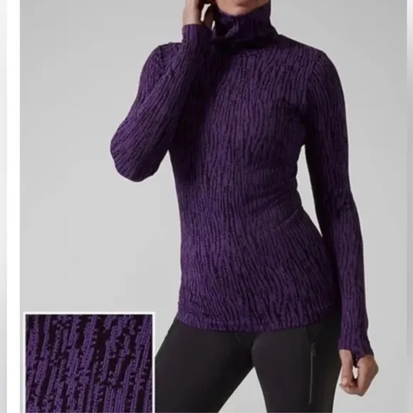 Like New: ATHLETA Flurry Peak Long Sleeve Top Turtleneck Base Layer Purple Small