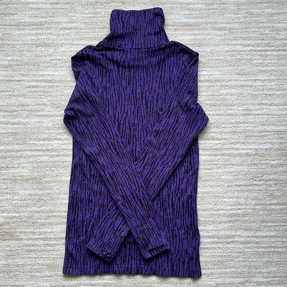 Like New: ATHLETA Flurry Peak Long Sleeve Top Turtleneck Base Layer Purple Small