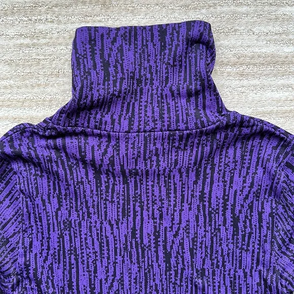 Like New: ATHLETA Flurry Peak Long Sleeve Top Turtleneck Base Layer Purple Small