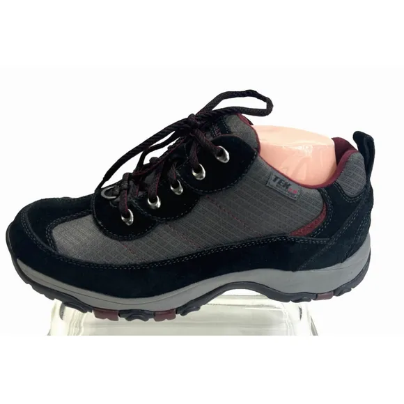 L.L. Bean Womens Primaloft Sneaker Shoes Size 9 Wide Waterproof Low Tek 2.5