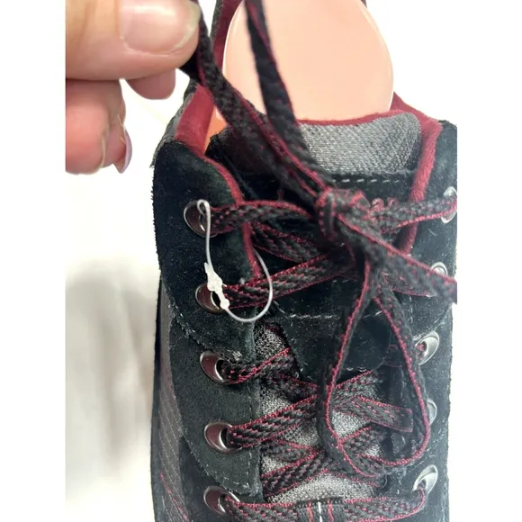 L.L. Bean Womens Primaloft Sneaker Shoes Size 9 Wide Waterproof Low Tek 2.5