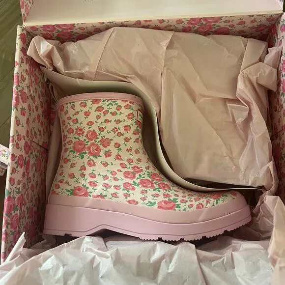 LoveShackFancy x Hunter in color Rose Heart