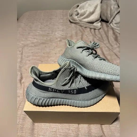 Men's Adidas Yeezy Boost 350 V2 - Gray/Black