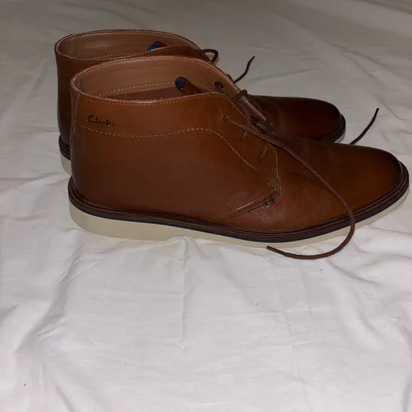 Men’s Clarks Malwood Brown Chukka Boots EUC