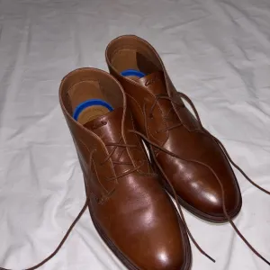 Men’s Clarks Malwood Brown Chukka Boots EUC